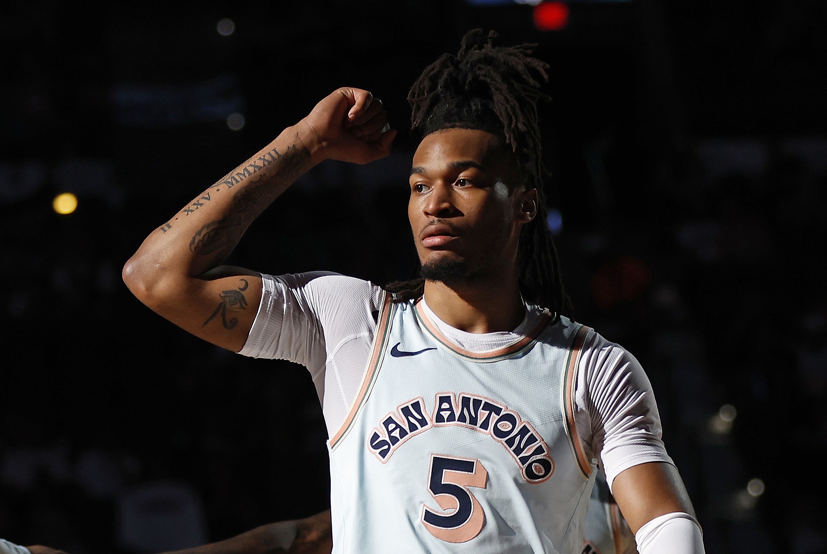 lol下注网站 -荷甲冲刺阶段走向成谜，尼斯内部沟通，质疑声仍在，团队化学反应显著(2077三种开局区别)